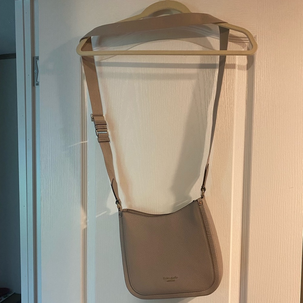 kate spade New York Roulette Medium Messenger Bag